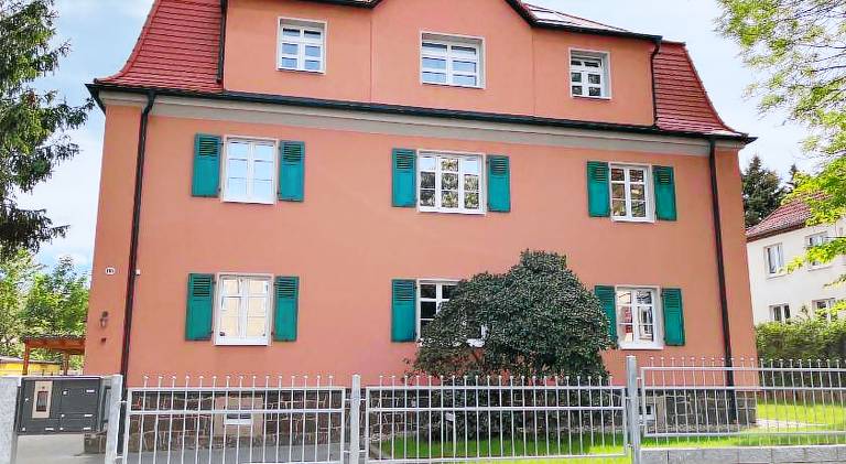 Apartmenthaus Landeskrone Dresden fur Gruppen bis 20 Personen, 2 Wohnungen, Sauna, Dachterrasse & Ga in Plauen