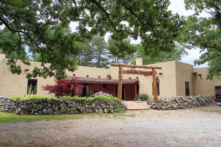 Cabins with Hot Tubs in Eureka Springs from 78 HomeToGo