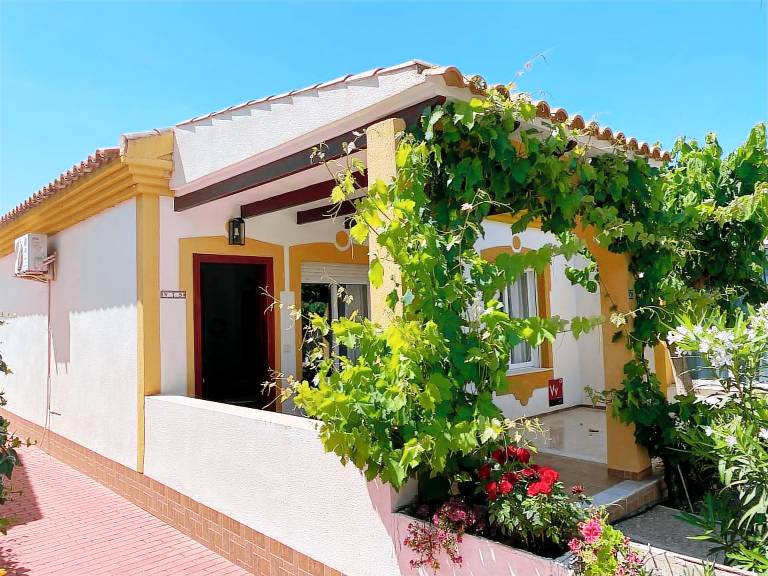 House with barbeque, garden & terrace — photo 3