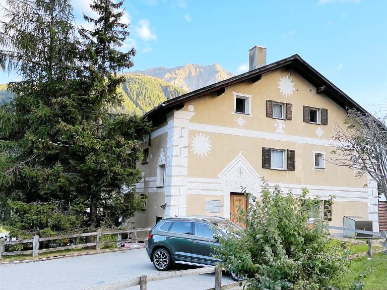 Ferienwohnung mit Hund in Zuoz für max. 6 Personen Ferienwohnung mit Hund in Zuoz für max. 6 Personen