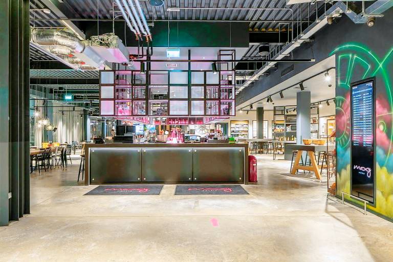 Moxy London Heathrow Airport — photo 4