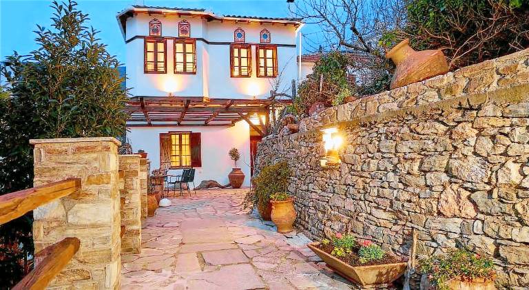 Vacation home with terrace & garden | Pet-friendly in Volos