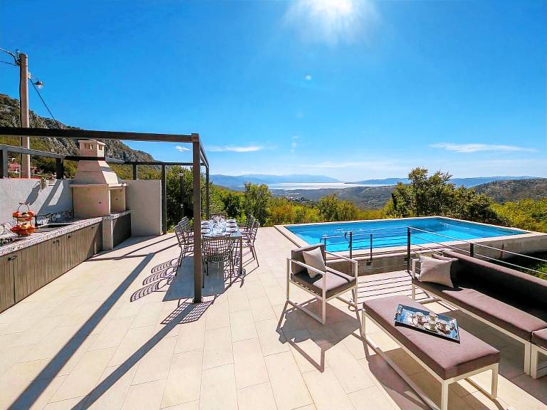 Fully equipped house with sauna, terrace & private pool | Pets allowed — photo 3
