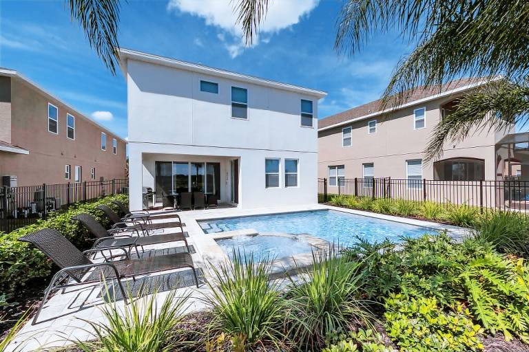 Child-friendly lovely vacation home with private pool | Dogs allowed — photo 5