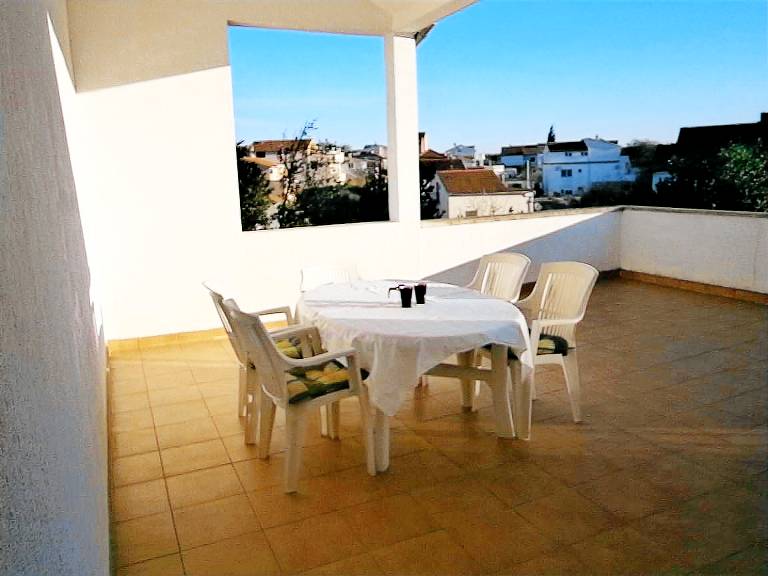 Rental apartment with terrace & barbeque — photo 4