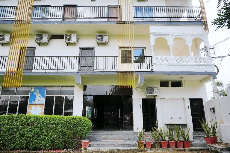 Hotel Parmanand Garden