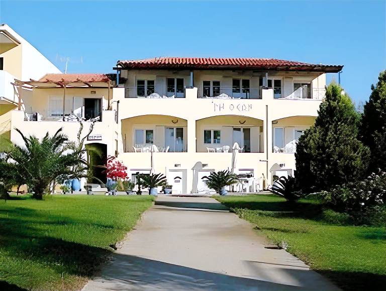 Lovely serviced apartment with patio & garden | Close to the beach | Dogs allowed in East Mani