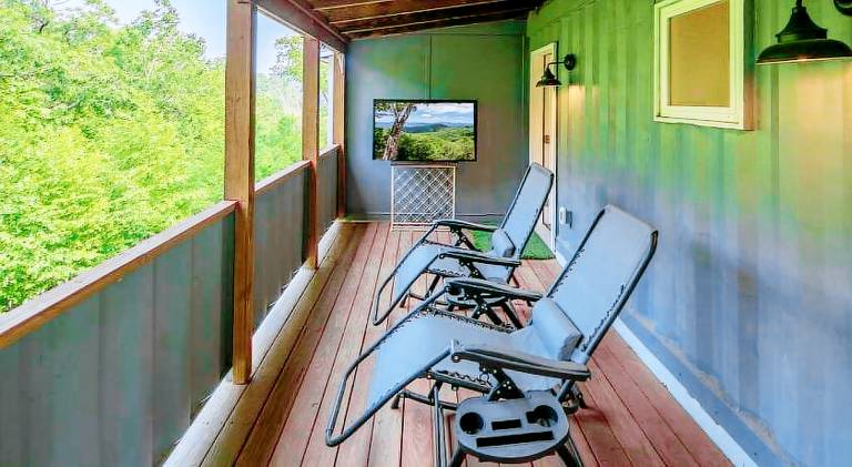 Hillside Hideaway- Container Home in Blowing Rock (4 miles from Appalachian Ski Mountain) — photo 5