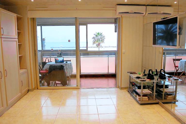 Studio with patio — photo 2