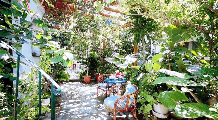 Apartment with patio & garden in Tinos