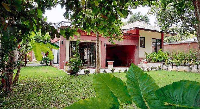Villa with pool — photo 5