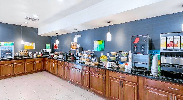 Quality Inn & Suites Denver Airport - Gateway Park — photo 3