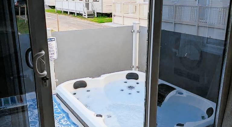 House with hot tub in Skegness