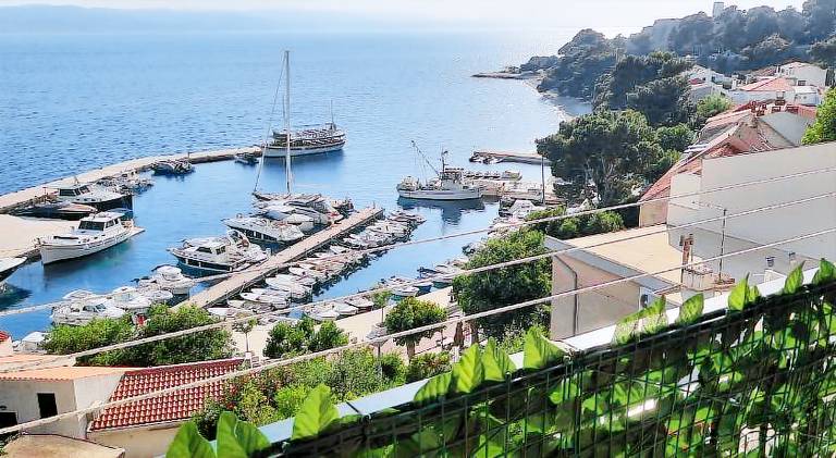 Holiday apartment with 2 rooms for 4 persons in Brela