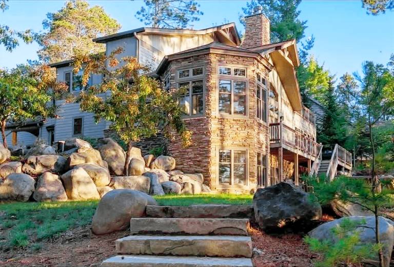 House  Three Lakes