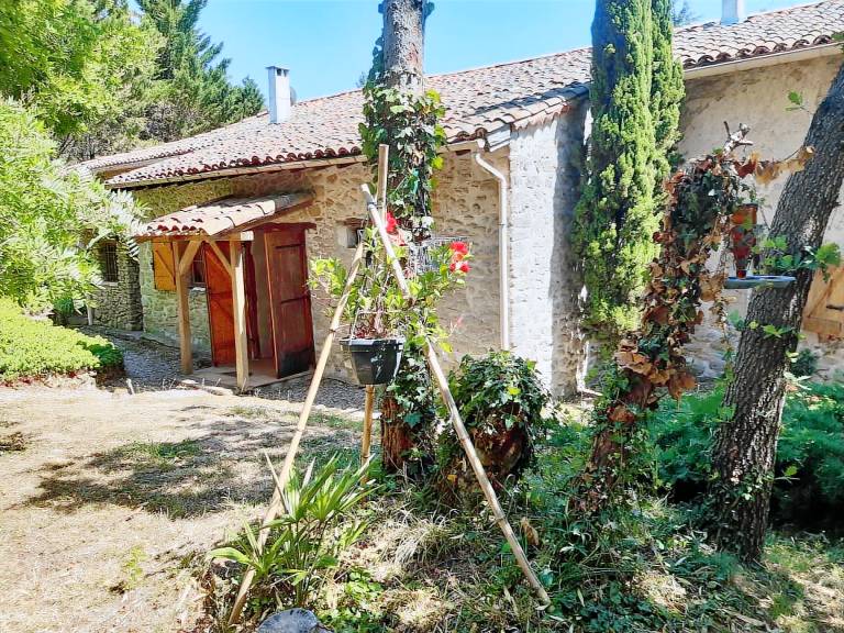 Pleasant gite with yard & BBQ | Pets are welcome — photo 4