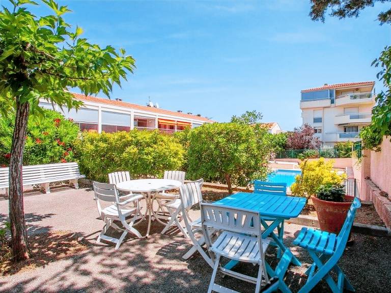 Pleasant apartment with pool | Pet-friendly — photo 2