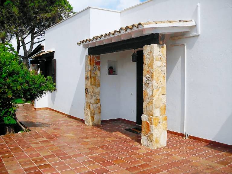 Child-friendly big villa with BBQ, yard & terrace | Garden view | Pets are welcome — photo 2