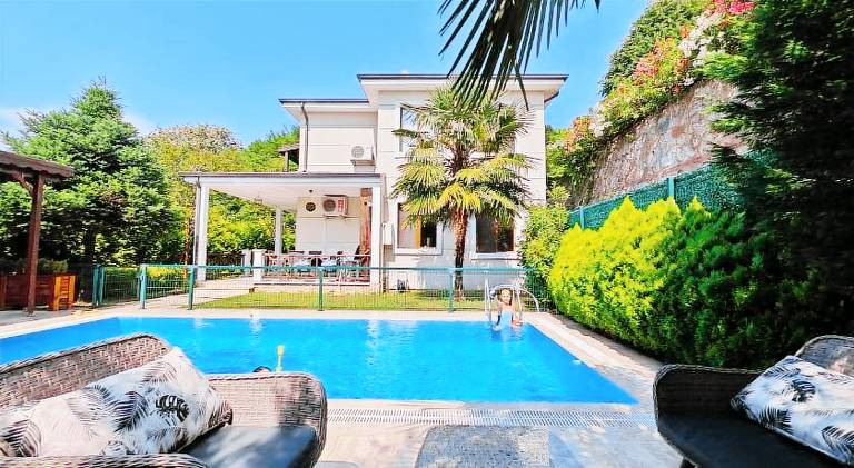 160 m&sup2; Villa