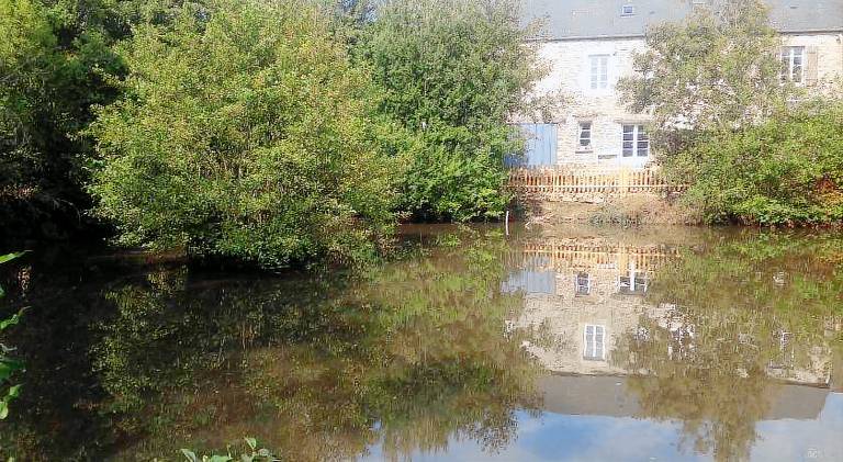 House with 1 room for 5 persons in Caen
