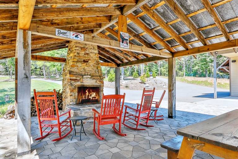 Child-friendly cabin with BBQ, terrace & jacuzzi | Water view | Pets allowed — photo 4