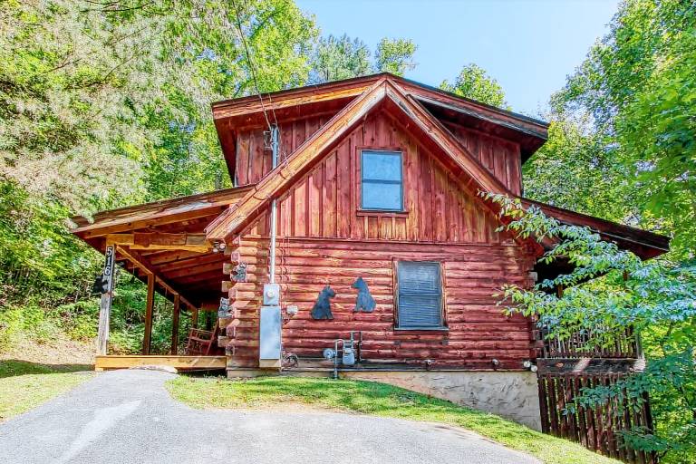Family-friendly cabin with private pool | Pets allowed in Pigeon Forge, TN
