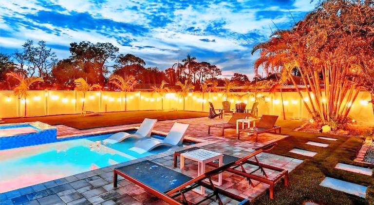 Vacation home with pool & jacuzzi in Bradenton, FL