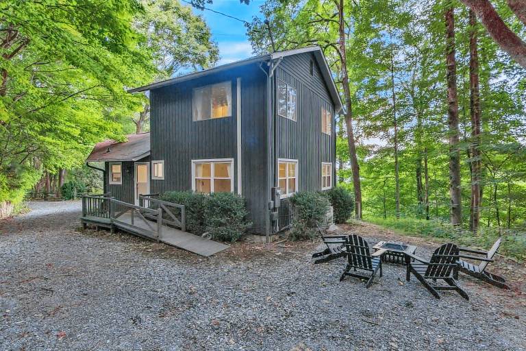 Cabin with patio in Wayne, NC