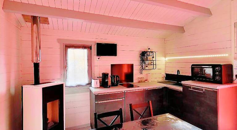 Chalet with terrace, barbecue & garden — photo 2