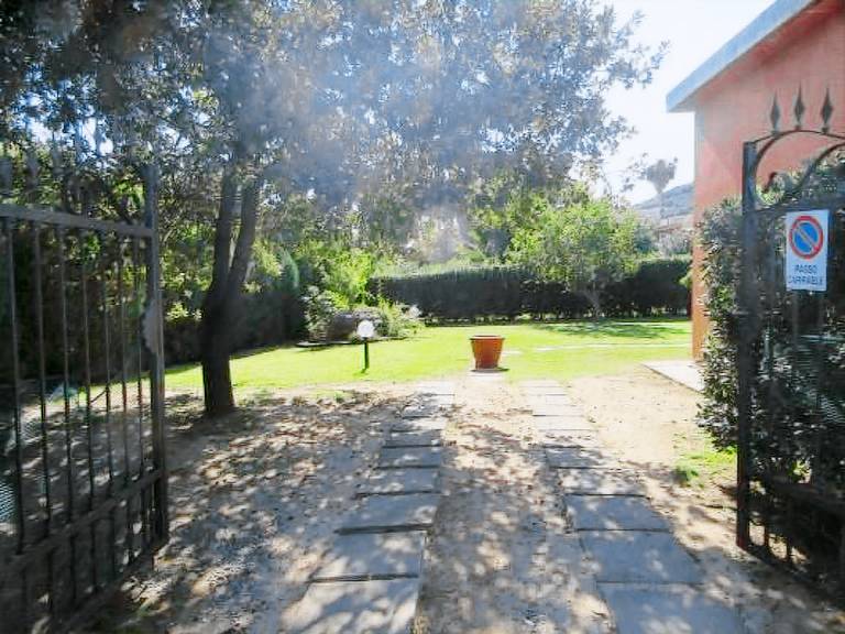 Vacation home with yard & barbecue — photo 3
