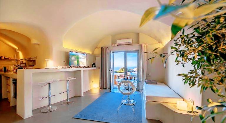 Family-oriented villa with pool, terrace & yard | Pet-friendly — photo 2
