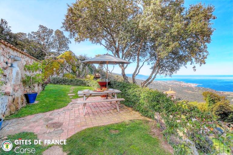 Pleasant gite with garden, barbecue & heated pool | Mountain view | Pets allowed — photo 3