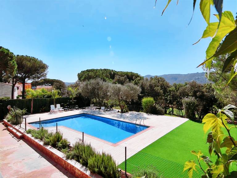 Fully equipped lovely villa with garden, private pool & BBQ | Pets allowed — photo 5