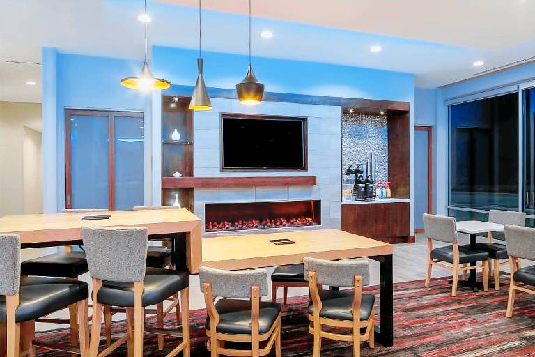 La Quinta Inn & Suites by Wyndham Greensboro Arpt High Point — photo 5