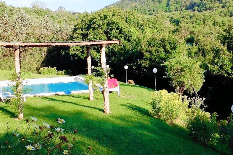 Villa with yard & barbeque — photo 3