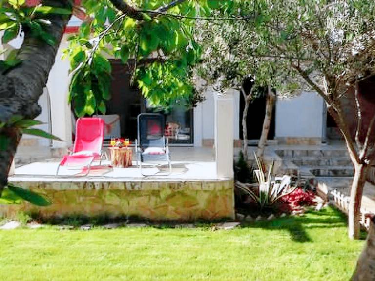 House with garden, terrace & barbecue — photo 4