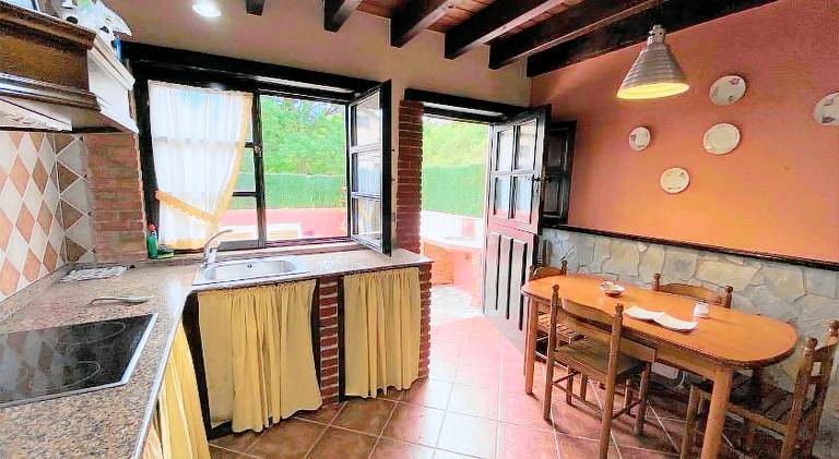 Vacation home with terrace, yard & barbecue — photo 3