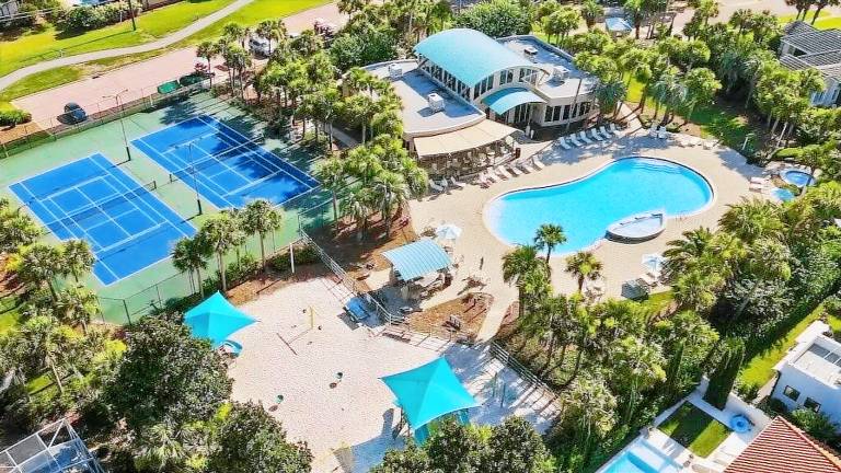 Child-friendly vacation home with pool, barbecue & hot tub | Sea view | Pets are welcome — photo 4