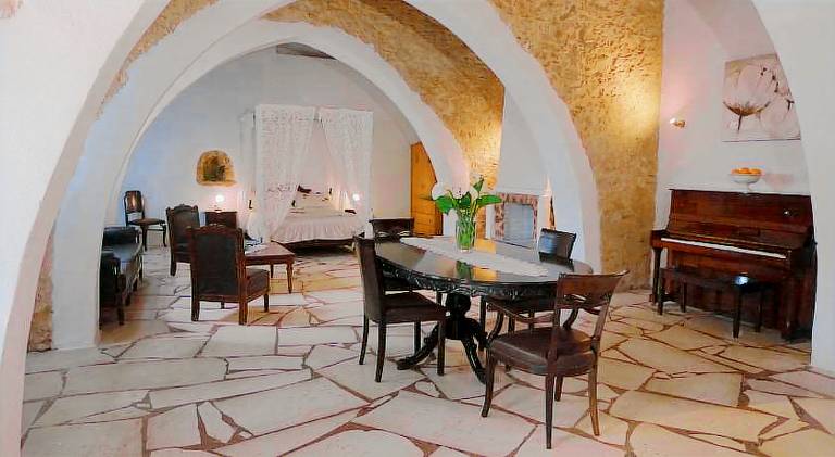 Pleasant villa with private pool, patio & hot tub | Pet-friendly — photo 3