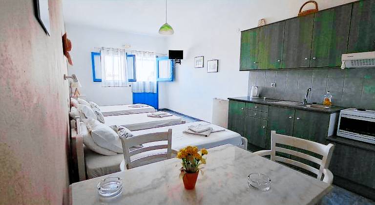 Holiday apartment with patio & garden — photo 4