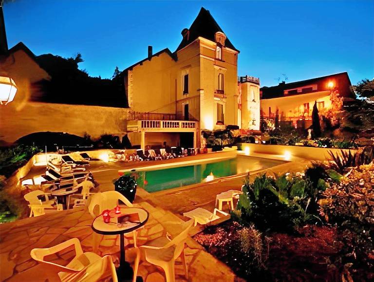 HOTEL LE RENOIR in Sarlat-la-Canéda