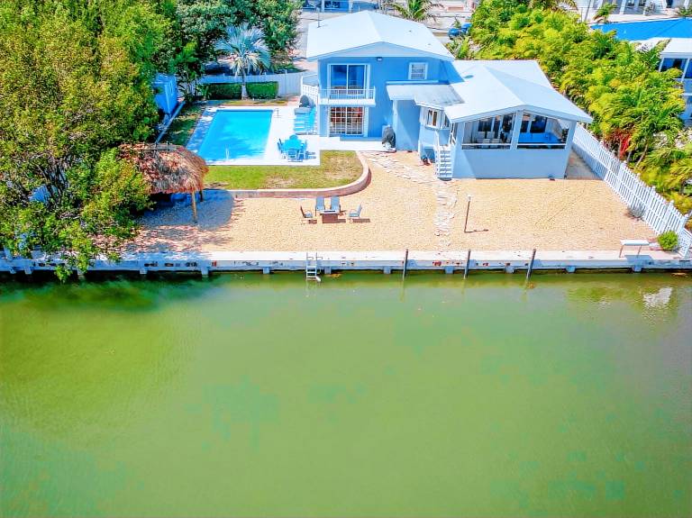Easy Breezy Family Complex 5BR 3BTH 100ft Dock, Pool, & Beach! — photo 3