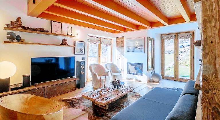Chalet with private pool, terrace & jacuzzi — photo 2