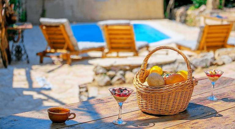 Spacious villa with pool | Pet-friendly in Jelsa