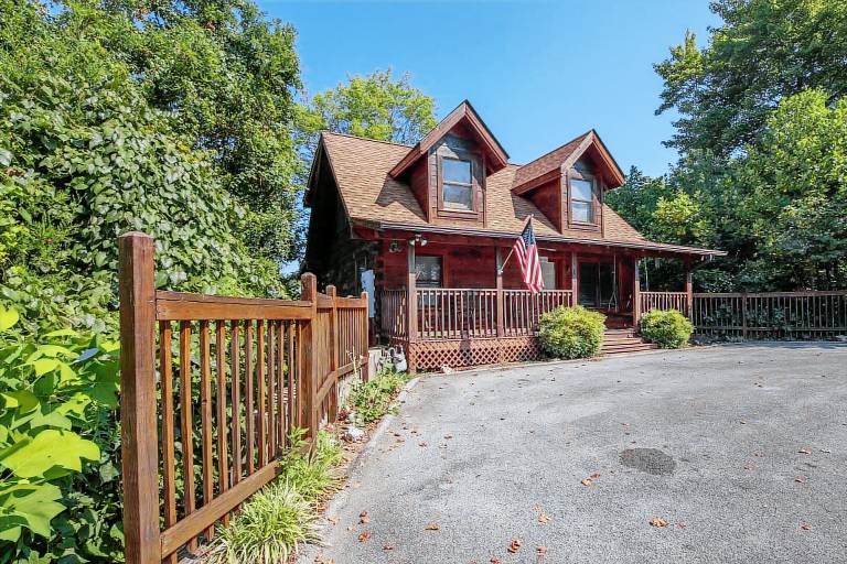 Family-friendly cabin with private pool | Pets allowed in Pigeon Forge, TN