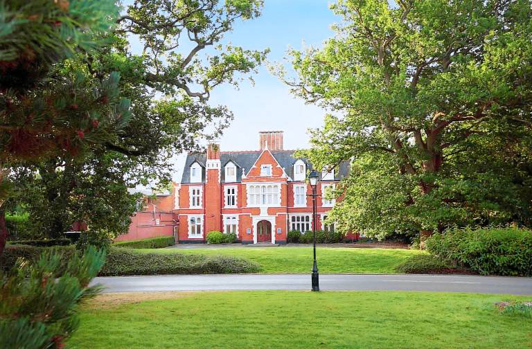 DoubleTree by Hilton St. Anne's Manor in Wokingham