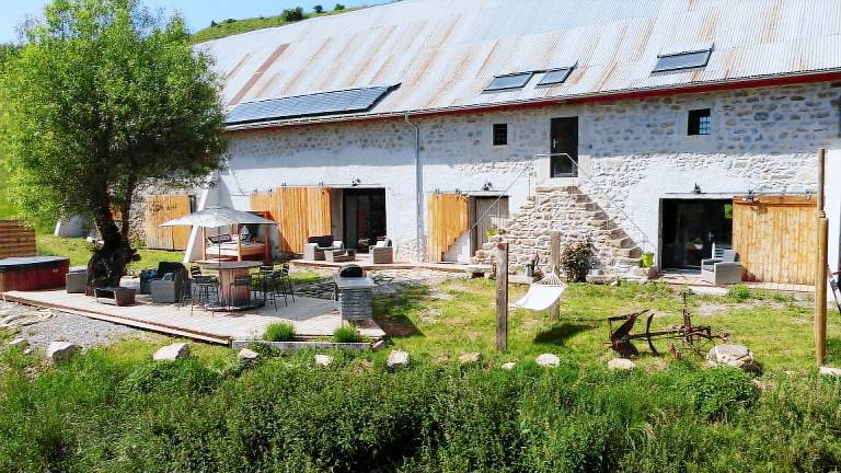 Gite with yard & patio — photo 3