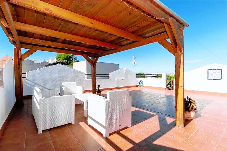 Wonderful vacation home with pool, yard & patio | Pets are welcome — photo 2