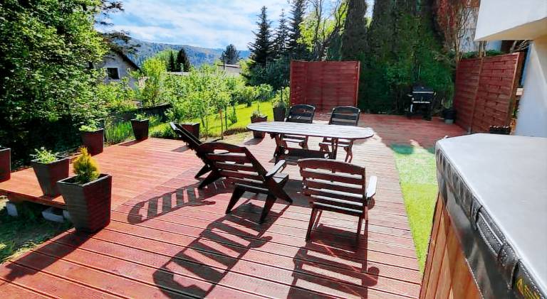 Holiday apartment with pool, jacuzzi & terrace — photo 4