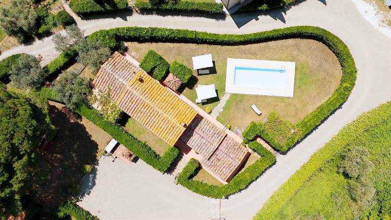 Family-oriented vacation home with garden, grill & private pool | Pets are welcome — photo 5
